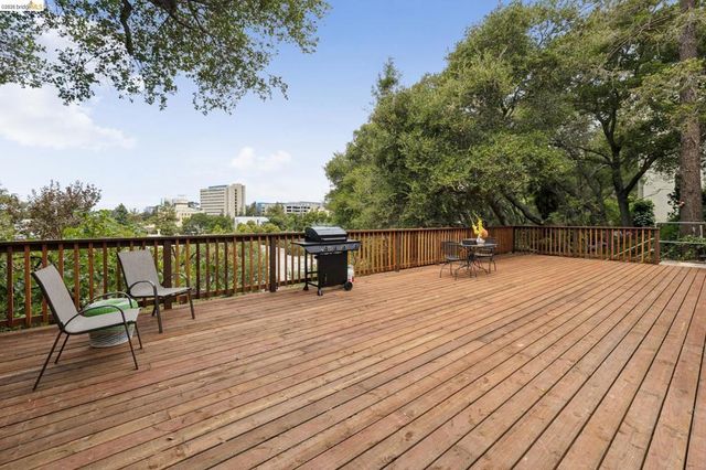3271 Kempton Ave, Oakland, CA 94611