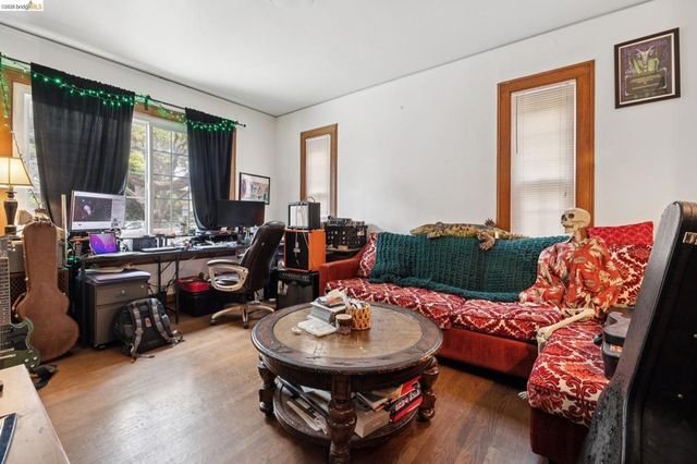 3271 Kempton Ave, Oakland, CA 94611