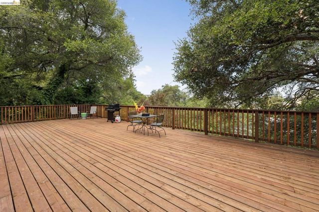 3271 Kempton Ave, Oakland, CA 94611