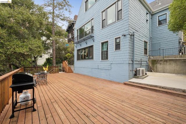 3271 Kempton Ave, Oakland, CA 94611