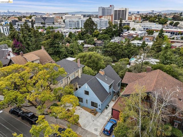 3271 Kempton Ave, Oakland, CA 94611