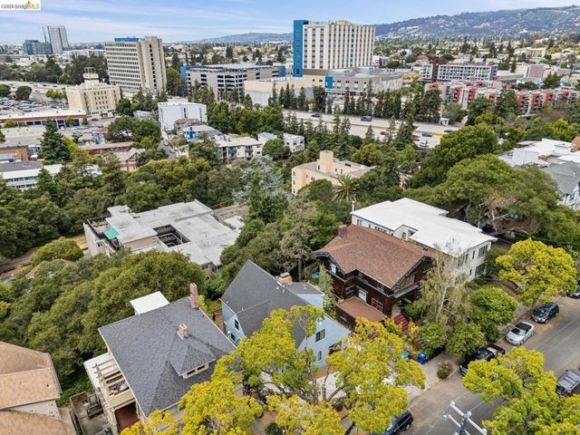 3271 Kempton Ave, Oakland, CA 94611