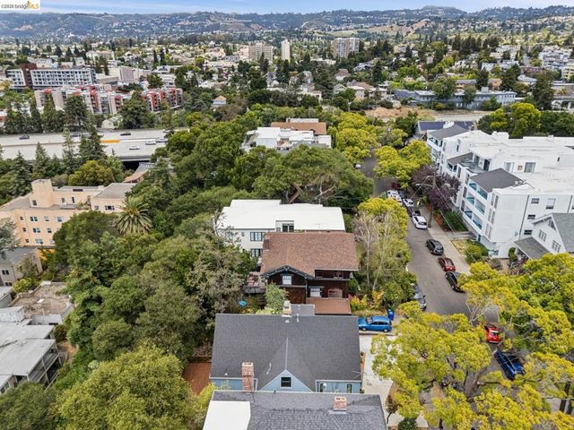 3271 Kempton Ave, Oakland, CA 94611