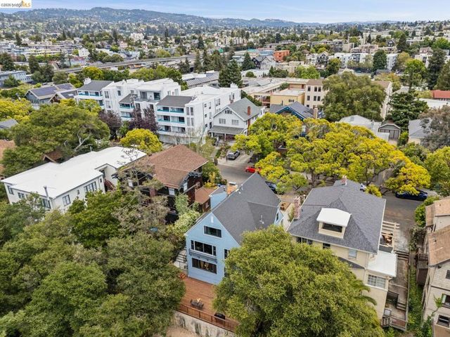 3271 Kempton Ave, Oakland, CA 94611