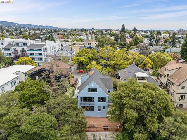 3271 Kempton Ave, Oakland, CA 94611