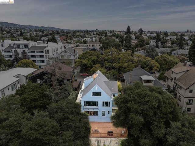 3271 Kempton Ave, Oakland, CA 94611