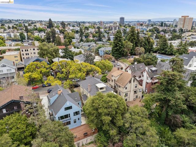 3271 Kempton Ave, Oakland, CA 94611