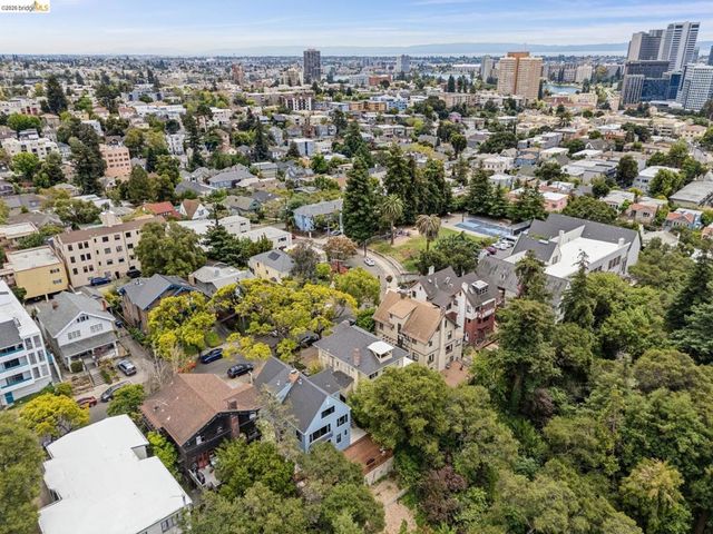 3271 Kempton Ave, Oakland, CA 94611