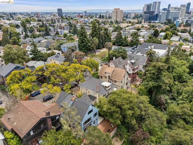 3271 Kempton Ave, Oakland, CA 94611