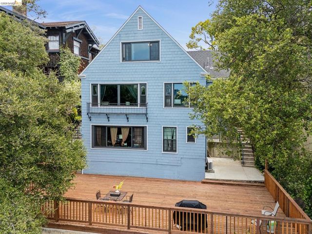 3271 Kempton Ave, Oakland, CA 94611