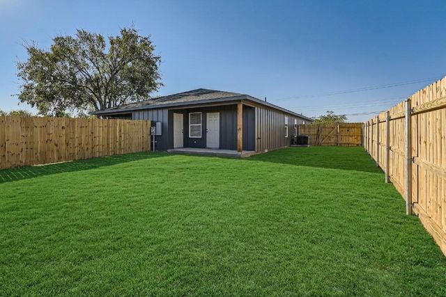 113 Fisher ST A & B, Elgin, TX 78621