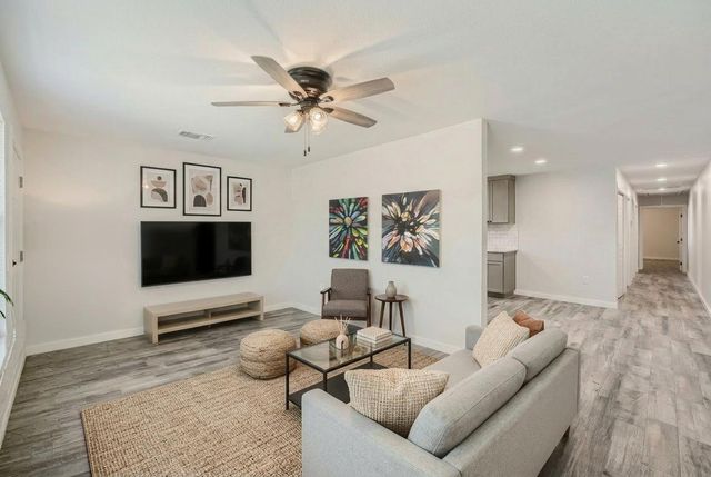 113 Fisher ST A & B, Elgin, TX 78621