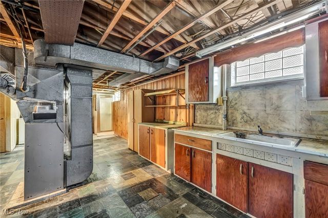 6704 Charles Avenue, Parma, OH 44129