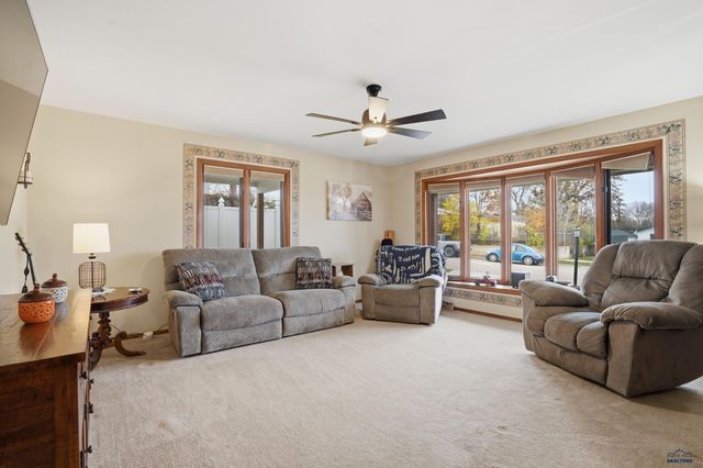 407 E COLLEGE AVE, Rapid City, SD 57701