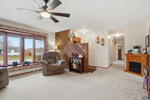 407 E COLLEGE AVE, Rapid City, SD 57701