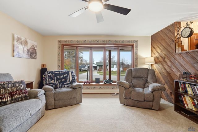 407 E COLLEGE AVE, Rapid City, SD 57701