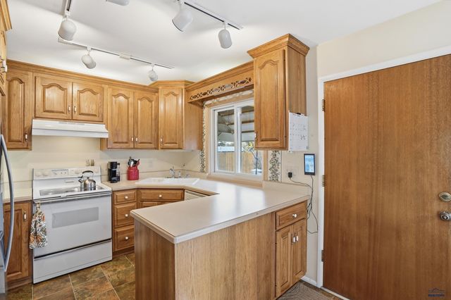 407 E COLLEGE AVE, Rapid City, SD 57701