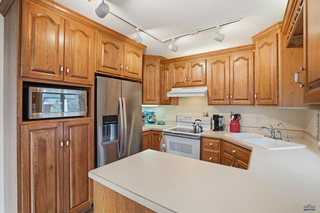 407 E COLLEGE AVE, Rapid City, SD 57701