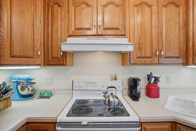 407 E COLLEGE AVE, Rapid City, SD 57701