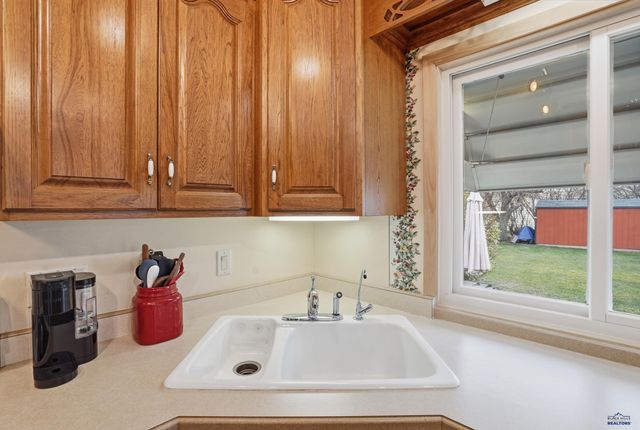 407 E COLLEGE AVE, Rapid City, SD 57701