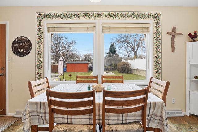 407 E COLLEGE AVE, Rapid City, SD 57701