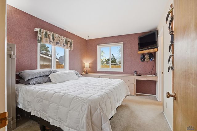 407 E COLLEGE AVE, Rapid City, SD 57701