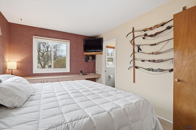 407 E COLLEGE AVE, Rapid City, SD 57701