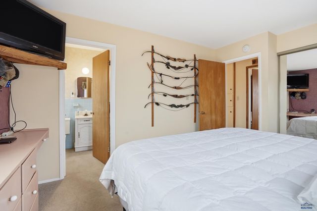 407 E COLLEGE AVE, Rapid City, SD 57701