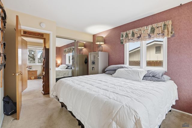 407 E COLLEGE AVE, Rapid City, SD 57701