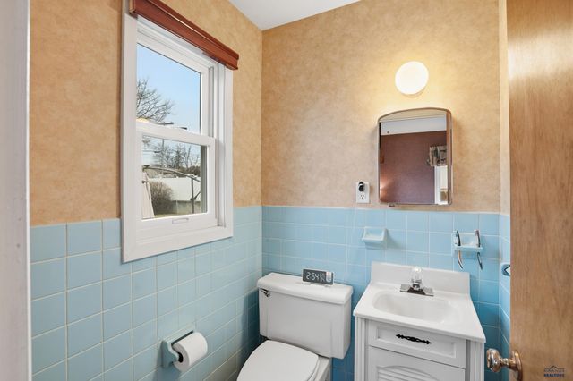 407 E COLLEGE AVE, Rapid City, SD 57701