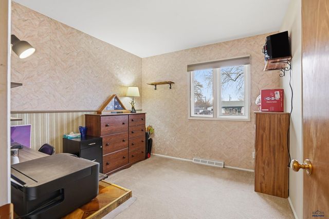 407 E COLLEGE AVE, Rapid City, SD 57701