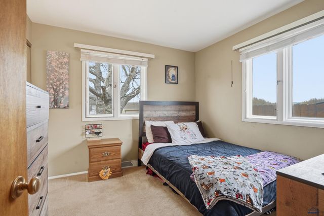 407 E COLLEGE AVE, Rapid City, SD 57701