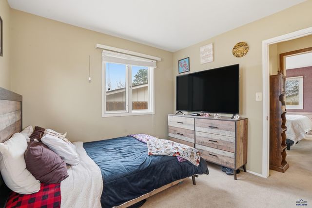 407 E COLLEGE AVE, Rapid City, SD 57701