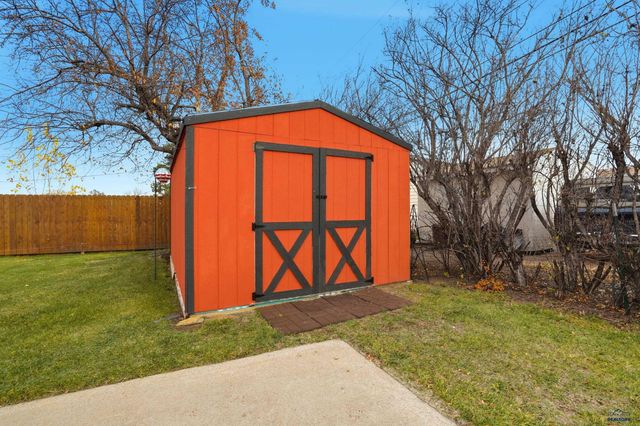 407 E COLLEGE AVE, Rapid City, SD 57701