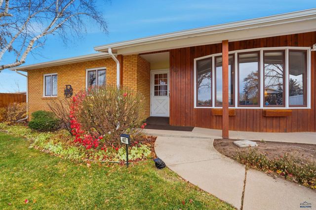 407 E COLLEGE AVE, Rapid City, SD 57701