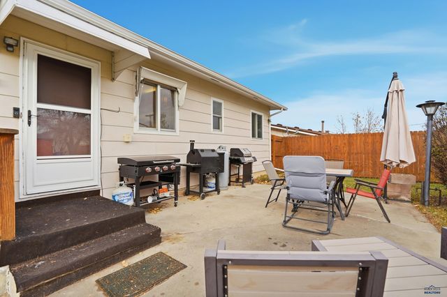 407 E COLLEGE AVE, Rapid City, SD 57701