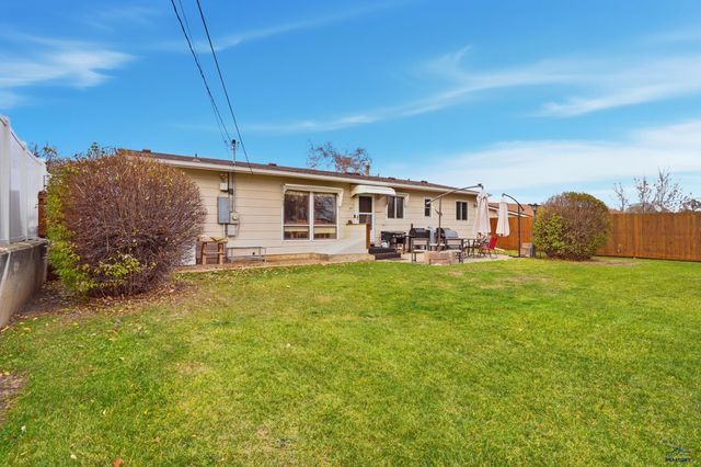 407 E COLLEGE AVE, Rapid City, SD 57701