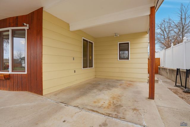 407 E COLLEGE AVE, Rapid City, SD 57701