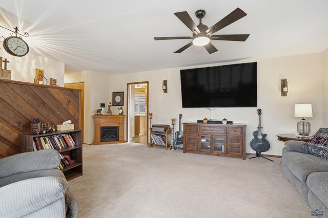 407 E COLLEGE AVE, Rapid City, SD 57701