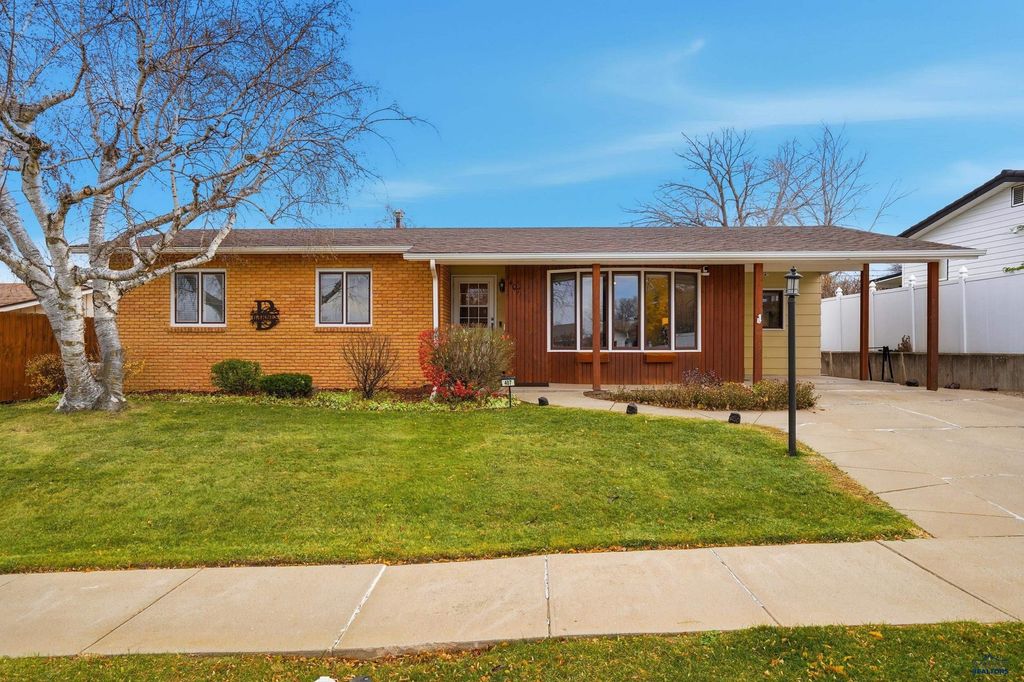 407 E COLLEGE AVE, Rapid City, SD 57701