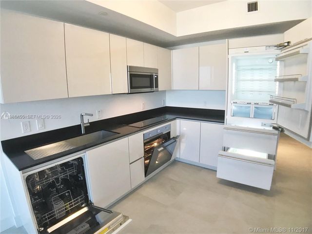 1010 Brickell Ave 2810, Miami, FL 33131