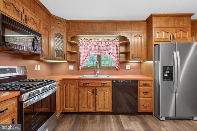 11 BERKLEY DR, Middletown, PA 17057