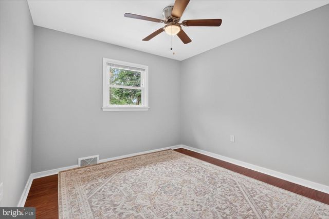 11 BERKLEY DR, Middletown, PA 17057