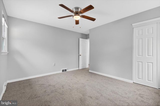 11 BERKLEY DR, Middletown, PA 17057