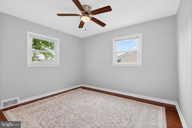 11 BERKLEY DR, Middletown, PA 17057