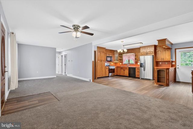 11 BERKLEY DR, Middletown, PA 17057