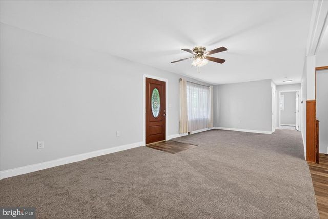 11 BERKLEY DR, Middletown, PA 17057