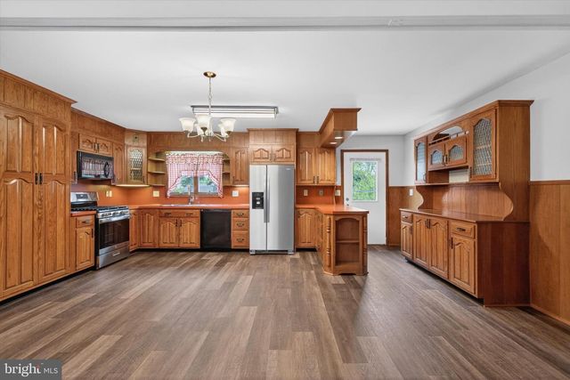 11 BERKLEY DR, Middletown, PA 17057
