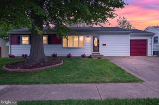 11 BERKLEY DR, Middletown, PA 17057