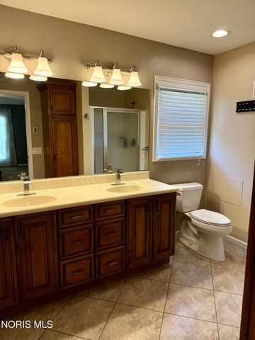 813 Roche De Bouef Court, Waterville, OH 43566